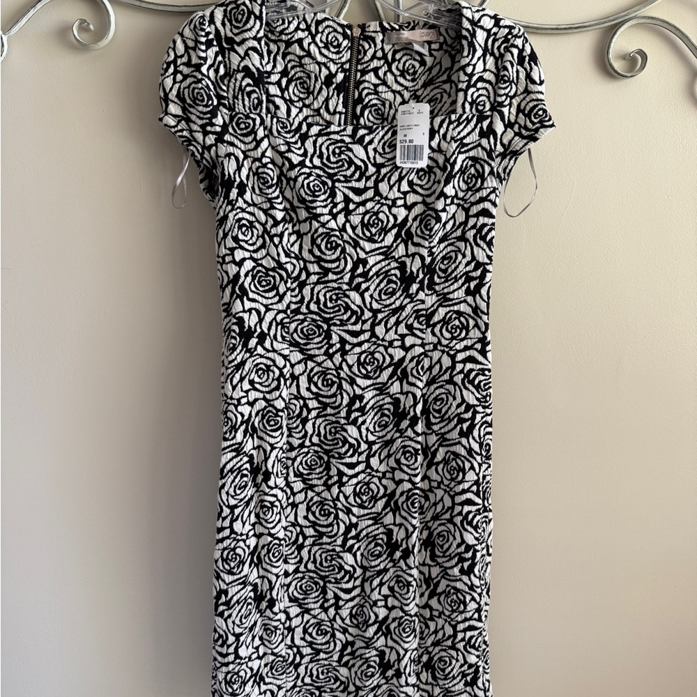 Forever 21 Monochrome Rose Print Midi Dress